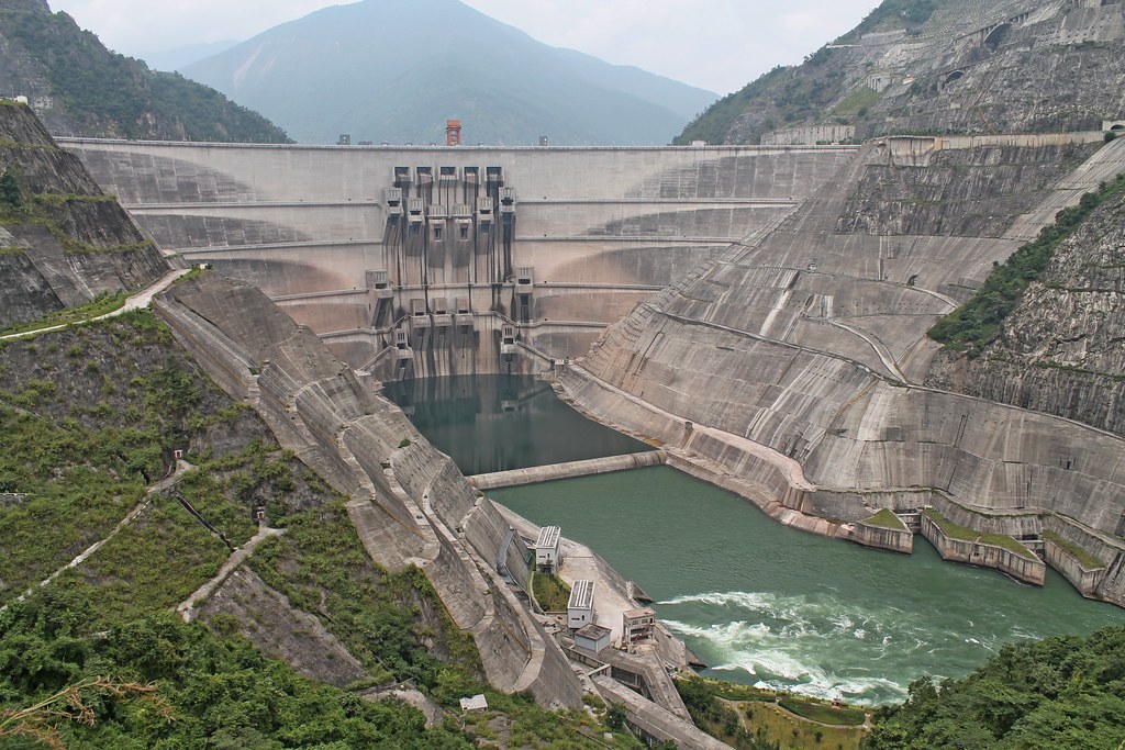 pros and cons of hydroelectric energy