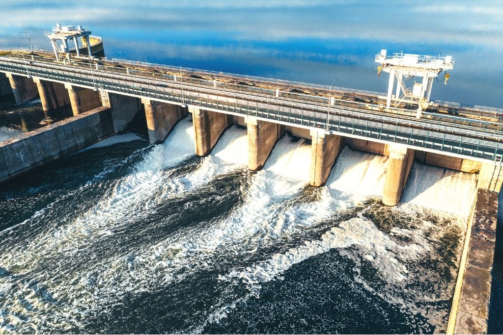 Examining the Pros and Cons of Hydroelectric Energy