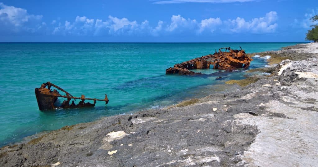 Shipwreck at the Southern Tip of North Bimini, Bahamas. Photo: Wikimedia Commons