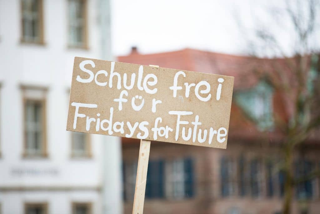 Sign "Schule frei für Fridays for Future" at a climate protest in Germany